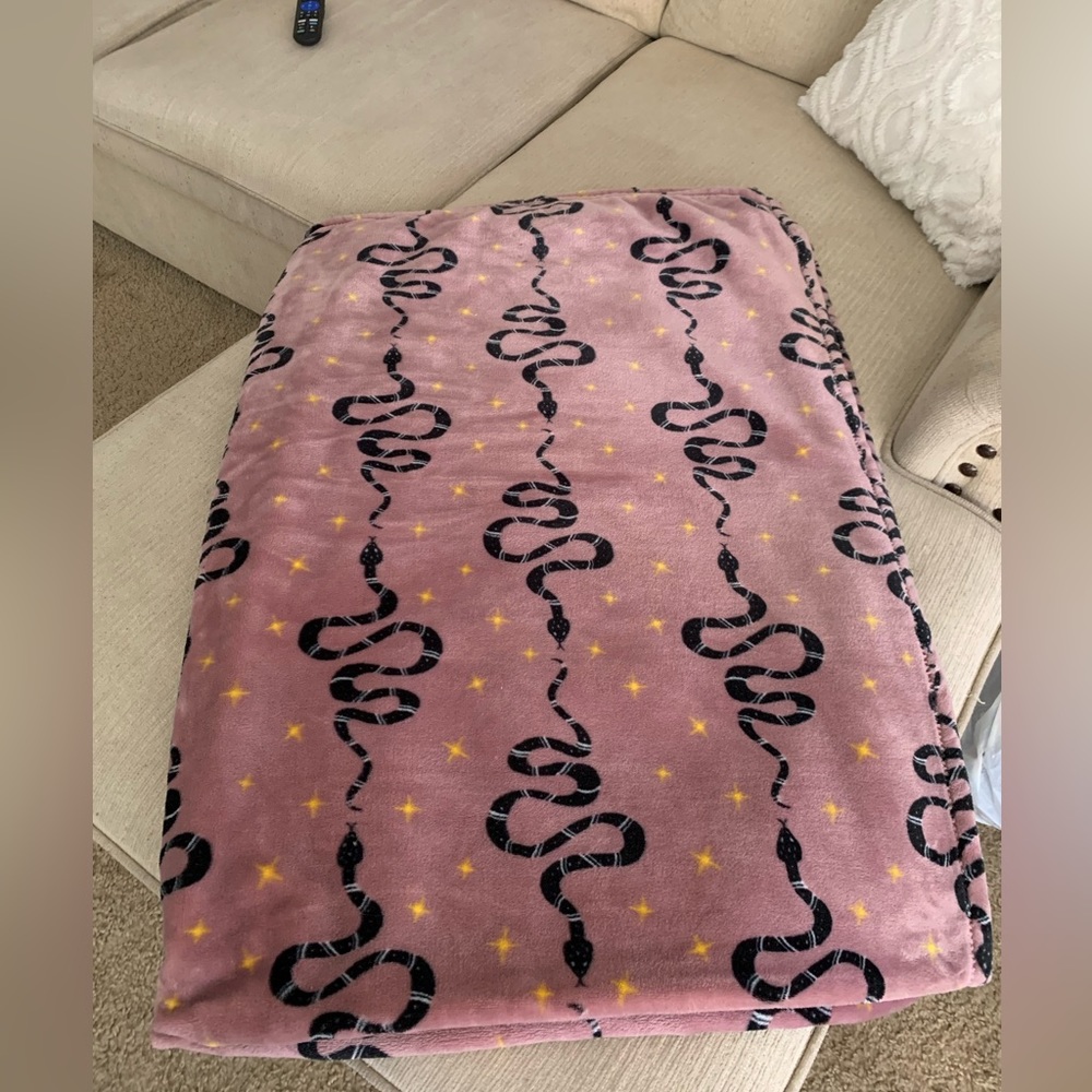Purple Mystic Snake Halloween blanket